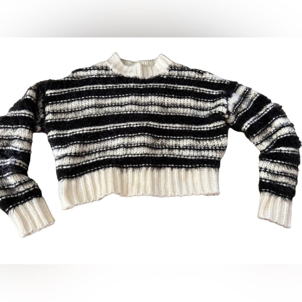 VENUS cream & black cropped bulky sweater XS
